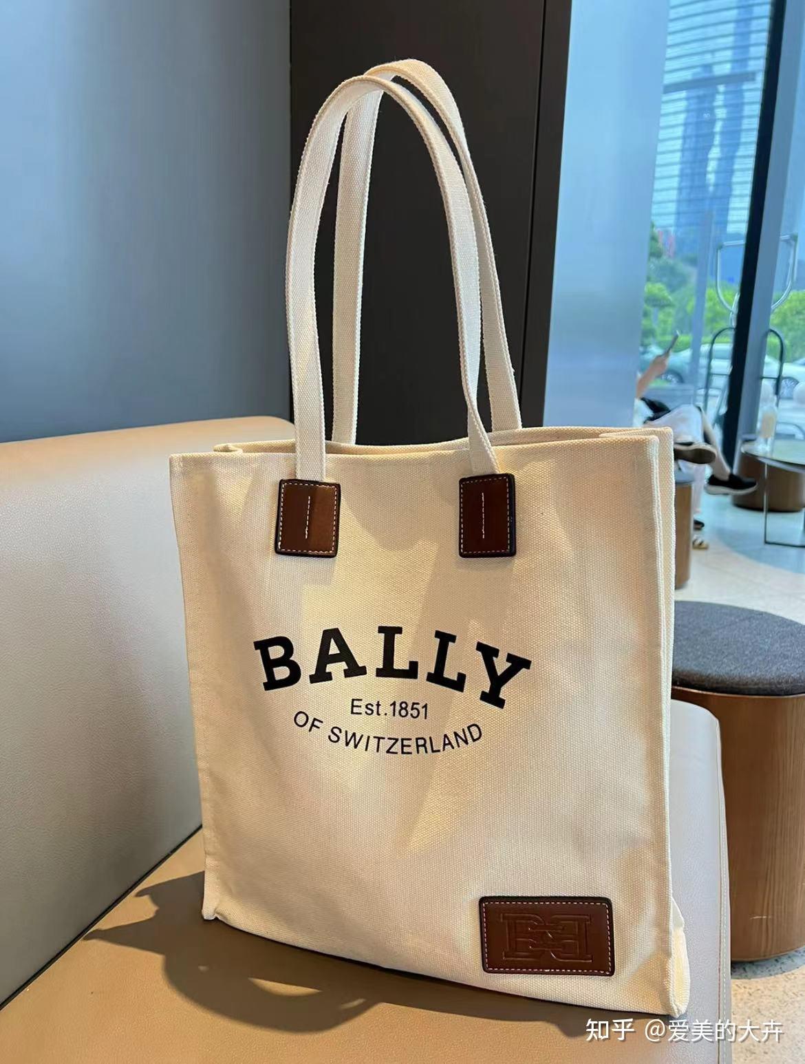 女生包包品牌排行_时尚包包_女包轻奢品牌推荐