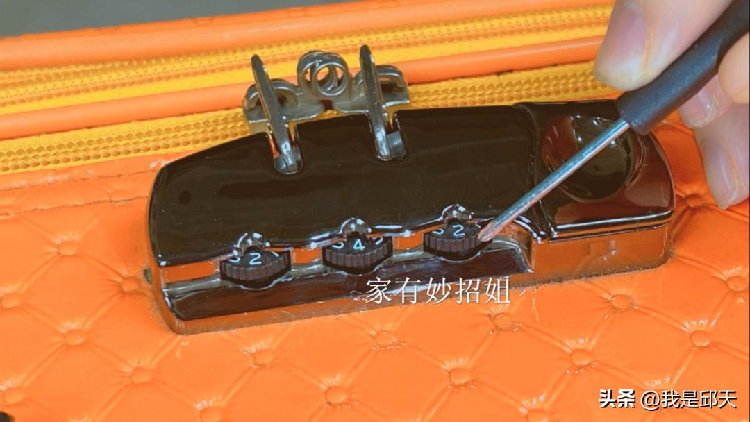 行李箱密码找回方法_快速解锁行李箱密码_密码行李箱