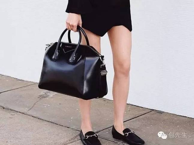 新经典包包款式分析_hxxxxs是啥牌子的包包_大牌包包设计变革