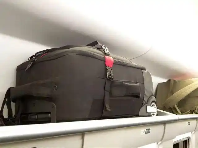 高铁行李架使用指南_高铁上行李箱应该放在哪儿_高铁行李放置规范