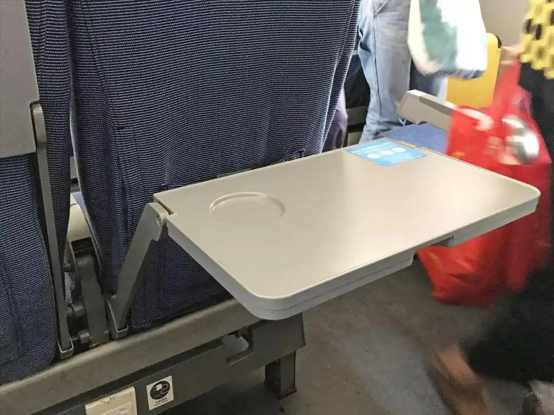 高铁上行李箱应该放在哪儿_高铁行李架使用指南_高铁行李放置规范