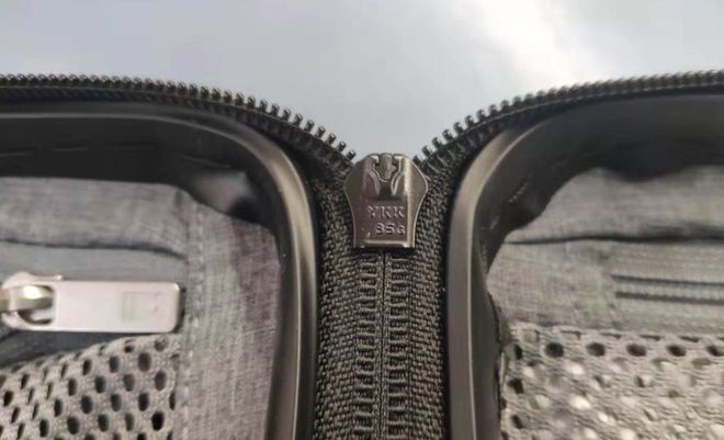 无纺布旅行箱设计_什么牌子的行李箱结实耐用性价比高_高级PC材质旅行箱耐用性